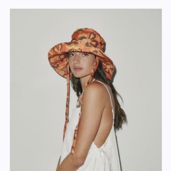 Funky sun hat - Picture 1 of 3